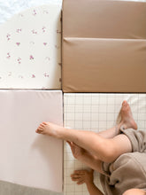 Load image into Gallery viewer, Corner Climber XL | Floral
