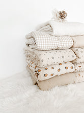 Load image into Gallery viewer, Crib Blanket | Teddy Ivory
